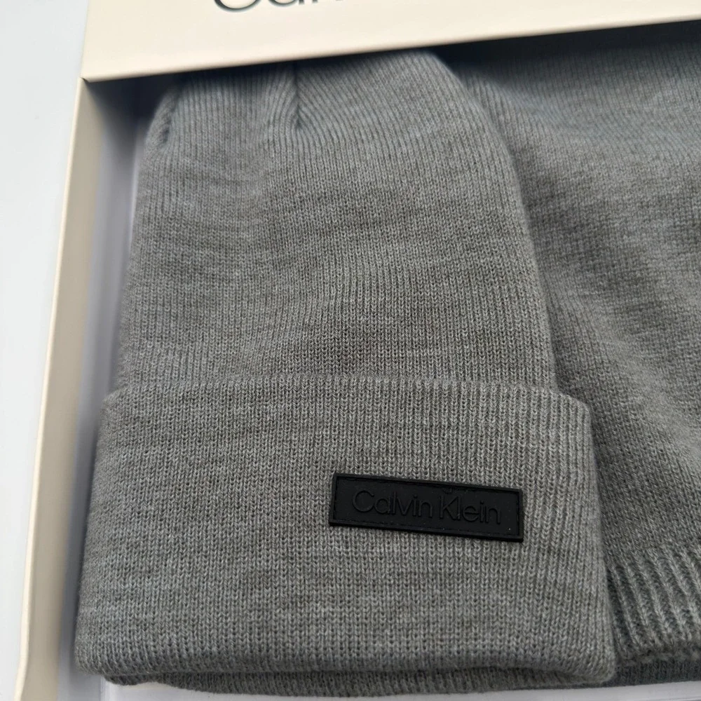 Calvin Klein Mens Grey Knit Beanie Hat and Scarf Gift Set CKMC548806C-032